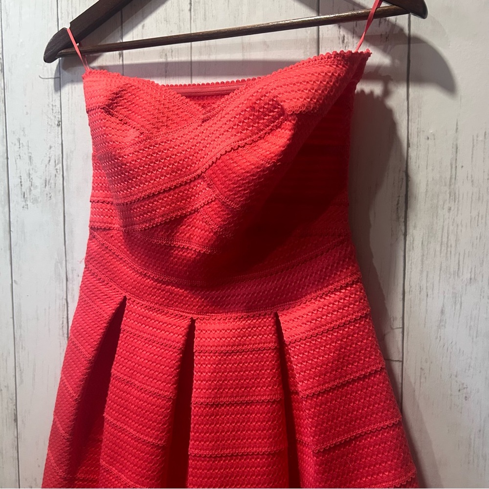 EXPRESS Semi Formal Coral Strapless Cocktail Prom Grad Party Dress Size Small